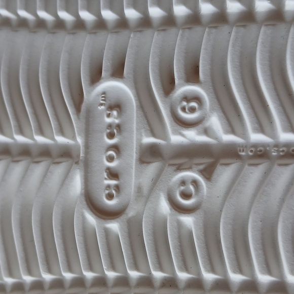 Mickey Mouse Children's Crocs Size 6 - Picture 10 of 12